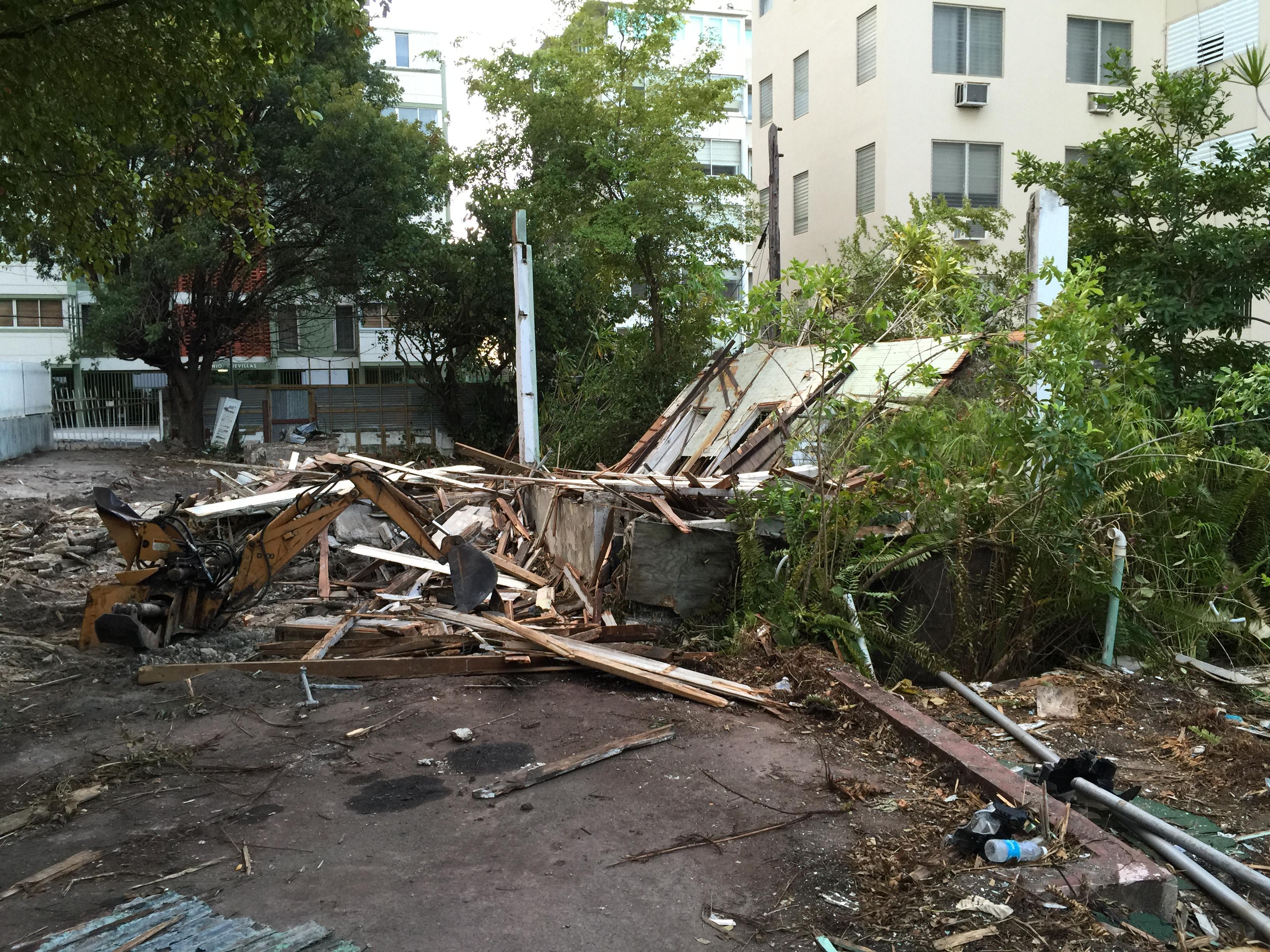 Demolición Casa en la Calle Cuevillas 557 - San Juan (Miramar) - 2015 00012